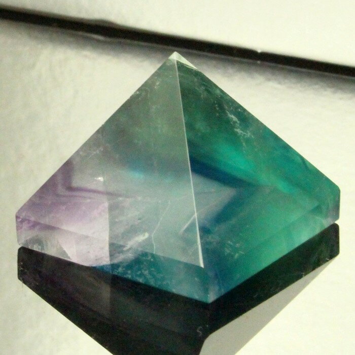 フローライト ピラミッド｜蛍石 Fluorite 緑 フローライト 原石 インテリア クラスター 置物 石 Pyramid 開運 幸運 ピラミド｜メンズ レディース パワーストーン 天然石 海外直輸入価格 フローライト