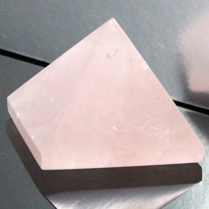 ローズクォーツ ピラミッド｜紅水晶 ピンク Rose Quartz ローズクォーツ 原石 ピラミド Pyramid インテリア クラスター 浄化 ピラミッド 石 置物｜メンズ レディース 天然石 限定 一点物 ローズクォーツ