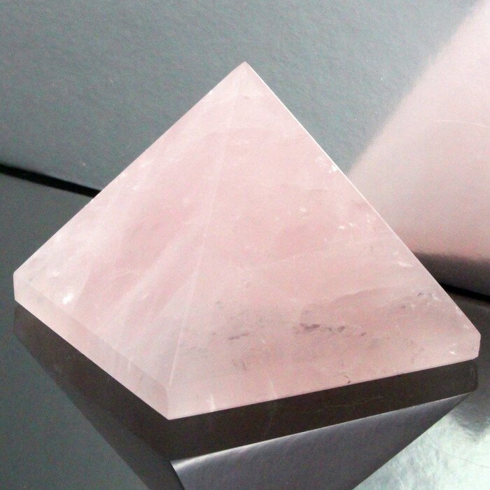 ローズクォーツ ピラミッド｜紅水晶 Rose Quartz ピンク ローズクォーツ 原石 ピラミド Pyramid クラスター インテリア 浄化 ピラミッド 石 置物｜メンズ レディース 人気 おすすめ 限定 天然石 ローズクォーツ