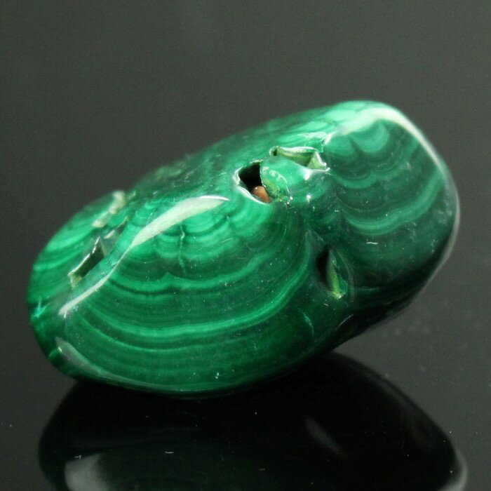 マラカイト 石 タンブル Malachite 孔雀石 マラカイト 原石 魔除け 厄除け 磨き原石 お守り石 お守り【巾着袋付き】 マラカイト石 タンブル 天然石...