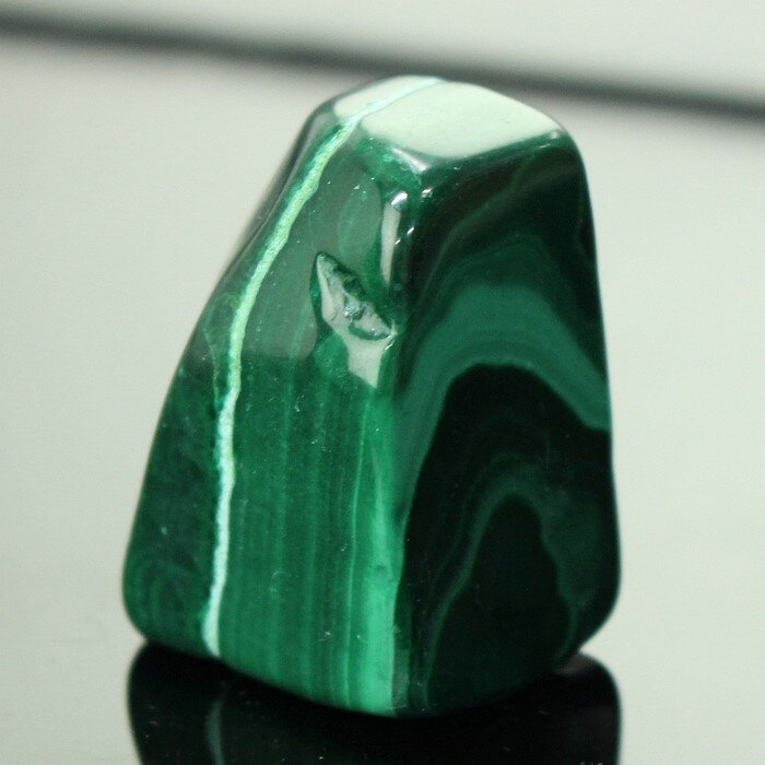 マラカイト 石 タンブル Malachite 孔雀石 マラカイト 原石 お守り 魔除け 磨き原石 お守り石 厄除け【巾着袋付き】 マラカイト石 タンブル パワー...