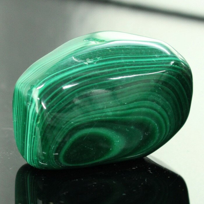 【厳選品質 一点物】マラカイト 石 タンブル Malachite 孔雀石 マラカイト 原石 魔除け 厄除け 磨き原石 お守り石 お守り【巾着袋付き】 マラカイト石 タンブル パワーストーン お守り 人気 おすすめ 天然石 海外直輸入価格 マラカイト