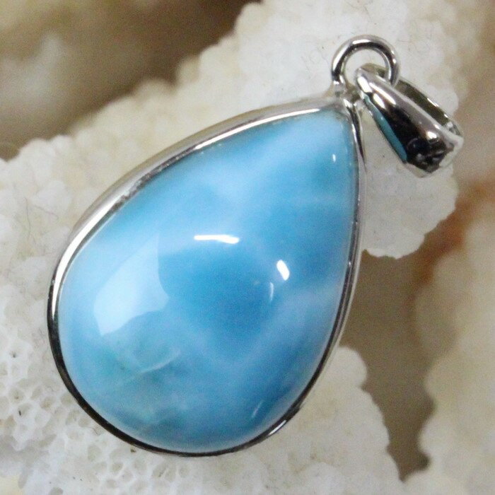 【ドミニカ産 高品質 一点物】ラリマー ペンダント Larimar 曹灰針石 Pectolite ペクトライト ラリマー ペンダントトップ Necklace ネックレス ラリマーペンダント パワーストーン ネックレス 人気 おすすめ 天然石 海外直輸入価格 ラリマー