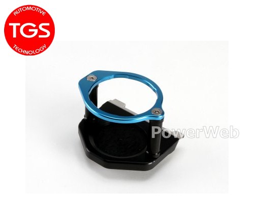 商品詳細TGS (X-Fang)商品：Billet Drink Holder (MC後D:5専用) / ビレットドリンクホルダー (MC後D:5専用)品番：TGS-DH403 ブルーカラー：ブルー適合：デリカD:5 3DA-CV1W (MC後専用)商品詳細：専用デザインのジュラルミン切削ドリンクホルダー。ビジュアル向上は勿論、素材が持つ熱伝導特性により、(エアコン風温度に伴った)ドリンクの温度保持に貢献します。また汎用ホルダーの様にエアコンルーバーの動きを制限しない装着を実現しています。アルミブロックの熱伝導特性と取り付け箇所の相乗効果により、アルミブロックの温度が変動(冷気:冷たく、暖気:温かく)、ドリンクの温度保持をサポートします。専用設計のマウントベースにより加工不要とし、運転席/助手席側問わず装着が可能です。(運転席、助手席両側同時装着には製品が2セット必要となります) 納期について ・商品はメーカーさんより、直送となります。・お手配後、約2〜3日(土・日・祝日・その他メーカー休業日除く)ほどで出荷の予定となります。・メーカー欠品、生産中止等で入荷に見込みがございません場合は キャンセルとさせていただく場合がございます。予めご了承ください。 注意事項 ・デザイン、仕様等につきましては予告なく変更する場合がございます。予めご了承下さい。・共通画像を使用しております。カラー・色合い・デザイン等が表示している画像と異なる場合が御座いますので、予めメーカーホームページにてご確認下さいませ。 返品・交換 商品に関しまして、ご注文間違い等での返品交換等は一切お受けしておりません。