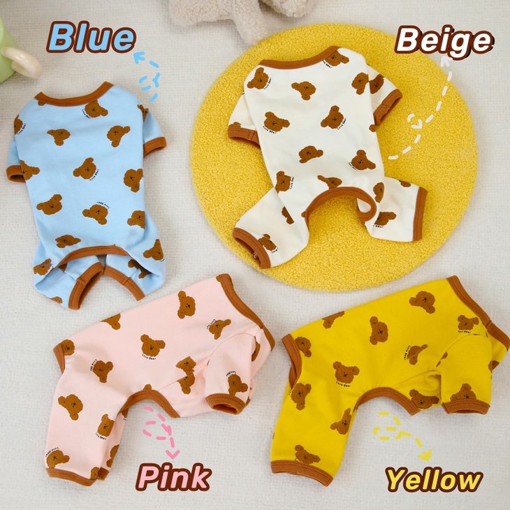 商品紹介クマさん総柄プリントが可愛い、オールシーズン活躍するペット用ロンパースです。お散歩時の汚れ防止や室内での抜け毛対策、防寒ウェアにもおすすめ。お腹周りは開いているので着たままおしっこが可能です。スペック【サイズ】 S：背丈20cm / 胸回り30cmM：背丈25cm / 胸回り35cmL：背丈30cm / 胸回り40cmXL：背丈35cm / 胸回り45cmXXL：背丈40cm / 胸回り50cm※手作業採寸のため1〜3cmの誤差が生じる場合があります。 【カラー】ブルー / ベージュ / ピンク / イエロー 【おすすめポイント】・動きやすい伸縮フィット設計・抜け毛散らかり防止や部屋着にぴったり・おしっこがかかりにくいお腹カット仕様 【備考】ご購入前に必ず愛犬の胸回り・背丈をご確認ください。 注意事項・海外製品につき、サイズや色味に若干の個体差がある場合がございます。・手作業による採寸のため、多少の誤差はご了承ください。・輸入時期や製造ロットにより、同じ柄でも色味やサイズに違いが生じる場合がございます。・モニターや撮影環境により、実際の商品の色と若干異なる場合がございます。・海外製品につき、日本製品より縫製が甘い、若干の汚れ等ある場合がございます。・ご注文後、在庫切れや入荷遅延が生じることがございますので、余裕をもってご注文ください。・使用時の破損や事故等につきましては責任を負いかねます。・輸入品の為、輸送の際に生じるキズ・汚れ・箱潰れがある場合がございますが新品です。・サイズ・重量は、多少の誤差が生じる場合がございます。・あくまで画像はイメージですので、商品改良の為パッケージや一部仕様が少し変更になる場合もございます。・お使いのブラウザや設定により、画像と実際の商品との若干の色の違いが生じる場合がございます。・海外製品につき、糸のほつれ・ゆがみ・縫製の甘さ等がございます。 ご理解の上、ご購入をお願いいたします。