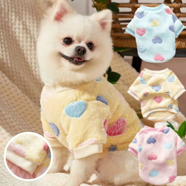 商品紹介愛犬のかわいい姿を、ポップな柄でもっと楽しもう。ハートや動物柄のウェアで、お部屋でもお出かけでもいつものコーディネートに彩りを。スペックサイズXS：首回り 20cm / 胸回り 30cm / 背丈 18cm S：首回り 24cm / 胸回り 35cm / 背丈 23cm M：首回り 28cm / 胸回り 40cm / 背丈 28cm L：首回り 32cm / 胸回り 45cm / 背丈 34cm XL：首回り 36cm / 胸回り 50cm / 背丈 39cm XXL：首回り 40cm / 胸回り 55cm / 背丈 43cm注意事項【注意事項】・海外製品につき、サイズや色味に若干の個体差がある場合がございます。・手作業による採寸のため、多少の誤差はご了承ください。・輸入時期や製造ロットにより、同じ柄でも色味やサイズに違いが生じる場合がございます。・モニターや撮影環境により、実際の商品との色味が異なる場合がございます。・海外製品につき、日本製品より縫製が甘い、若干の汚れ等ある場合がございます。・ご注文後、在庫切れや入荷遅延が生じることがございますので、余裕をもってご注文ください。・使用時の破損や事故等につきましては責任を負いかねます。・輸入品の為、輸送の際に生じるキズ・汚れ・箱潰れがある場合がございますが新品です。・サイズ・重量は、多少の誤差が生じる場合がございます。・あくまで画像はイメージですので、商品改良の為パッケージや一部仕様が少し変更になる場合もございます。・お使いのブラウザや設定により、画像と実際の商品との若干の色の違いが生じる場合がございます。・海外製品につき、糸のほつれ・ゆがみ・縫製の甘さ等がございます。ご理解の上、ご購入をお願いいたします。