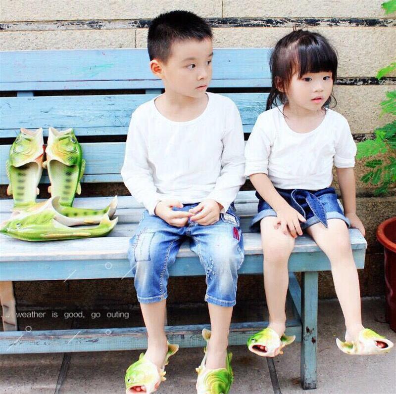 フィッシュサンダル さかな 魚の形 スリッパ 男女兼用 軽量 通気性 面白い バスルーム 良好な柔軟性 ユニーク 面白いデザイン ビーチサンダル 室内用 部屋履き 幼児 小学生 可愛い ギフト かわいい 鮮やか プレゼント