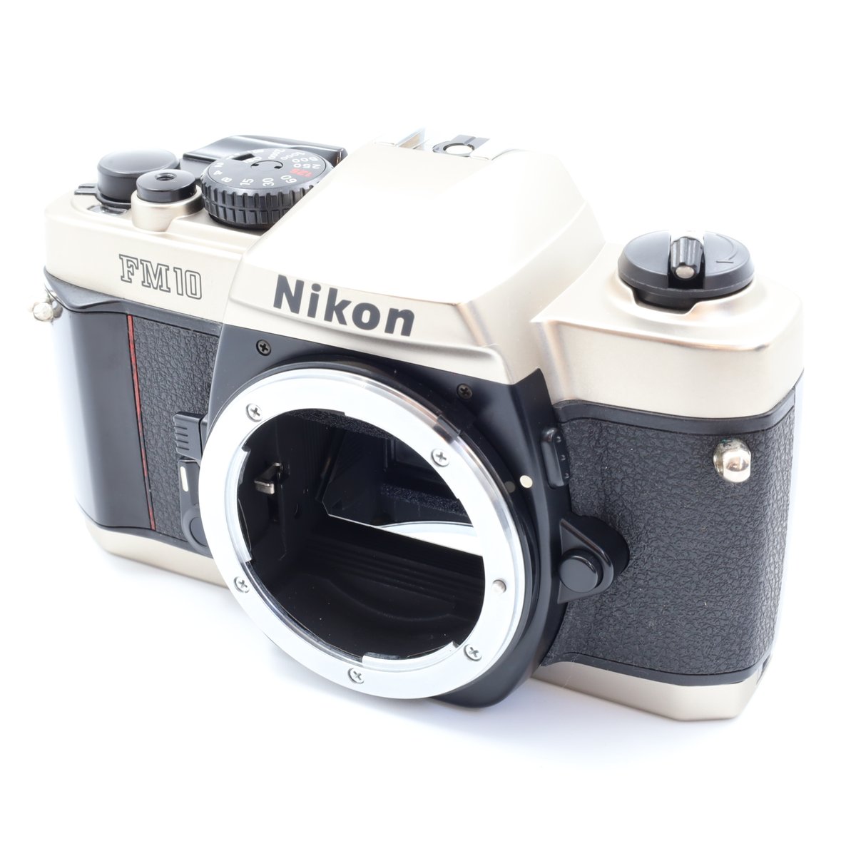 Premier Camera -プレミアカメラ-の【中古】【1年保証】【良品】Nikon FM10 ボディ｜アングル2