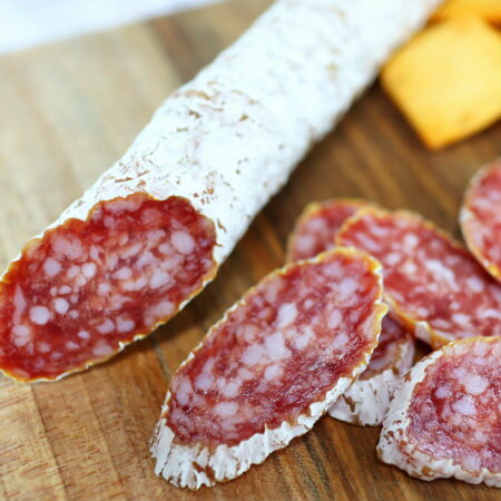 スペインの伝統レシピで作った新鮮な那須豚を白カビで熟成させたサラミ国産那須豚フエサラミ約130gFuetSalami父の日敬老の日Nasuporkfuet+-130g父の日敬老の日