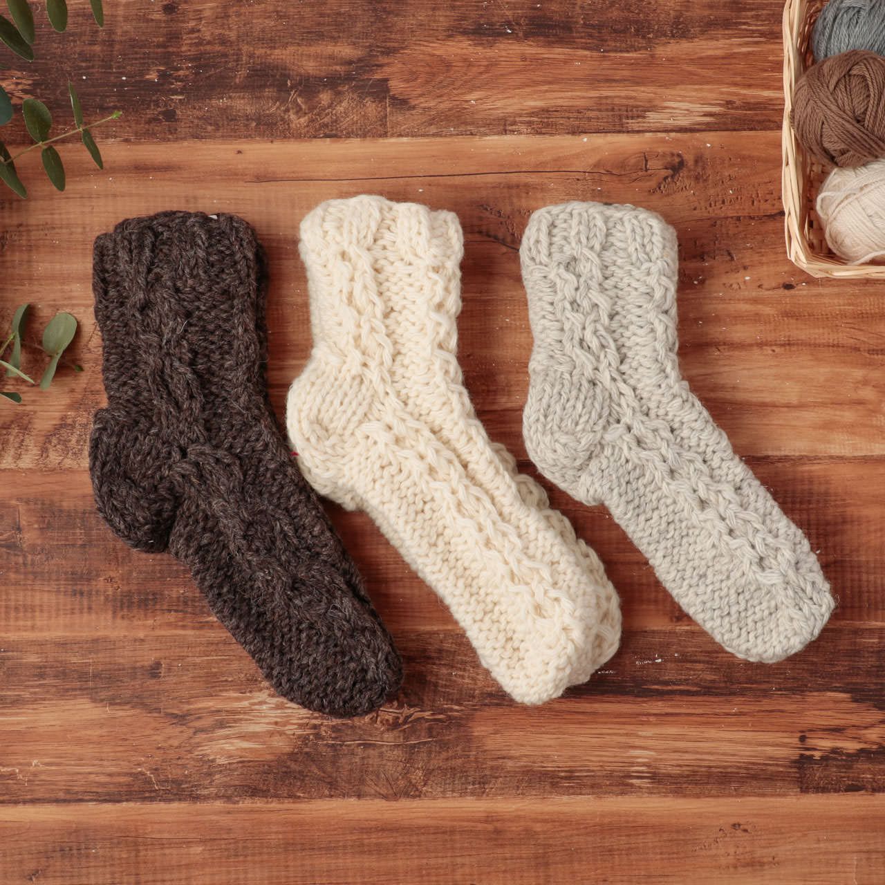  PACHAMAMA ルームソックス ハンドメイド sofa socks Chamonix レディース 靴下 フェアトレード かわいい 無地 おしゃれ あったか 室内 ウール100％ 暖かい ネパール ギフト プレゼント クリスマス ホワイト ブラウン Pm002