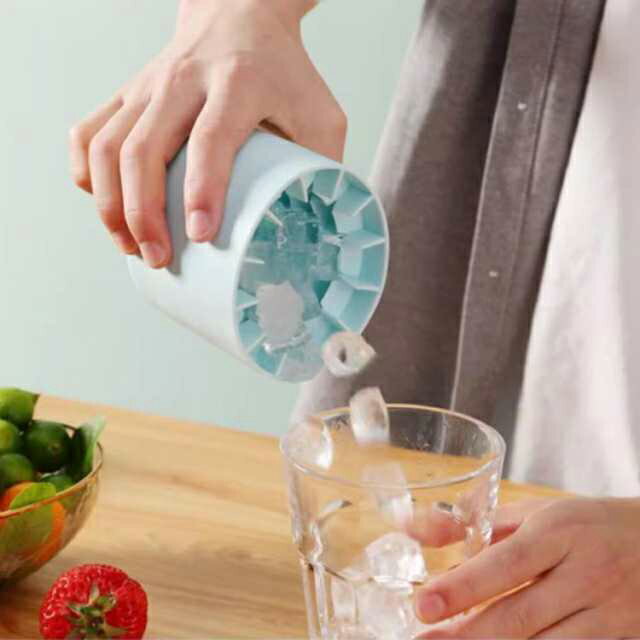 【2個セット】 製氷器 製氷皿 3d シリコン 円筒形 製氷機 1.3cm角氷 60個取 蓋付き アイストレー 四角氷 取り出しやすい 柔らかい 小分け 四角氷 小粒 冷凍保存 耐久 家庭用 夏 製氷トレー カップ製氷機 新生活 引っ越し祝い プレゼント キッチン用品 衛生 熱中症対策 2
