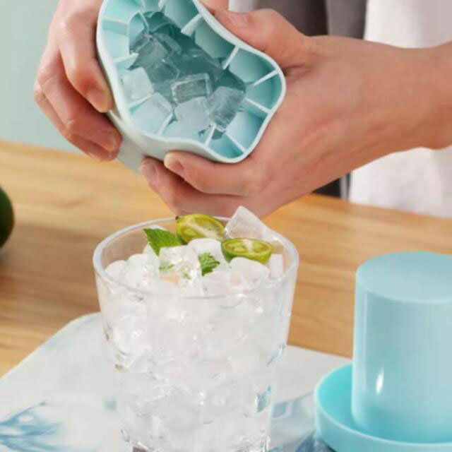 【2個セット】 製氷器 製氷皿 3d シリコン 円筒形 製氷機 1.3cm角氷 60個取 蓋付き アイストレー 四角氷 取り出しやすい 柔らかい 小分け 四角氷 小粒 冷凍保存 耐久 家庭用 夏 製氷トレー カップ製氷機 新生活 引っ越し祝い プレゼント キッチン用品 衛生 熱中症対策 3