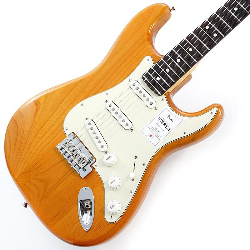 ■商品紹介Fender Made in Japan Hybrid II SeriesMade in Japan Hybrid IIは、ヴィンテージなルックスはそのままに、プレイヤーや音楽のジャンルを選ばないオールマイティーなモダンスペックを盛り込んだ、まさに「ハイブリッド」と呼ぶにふさわしいシリーズです。 リズム/リード問わず、どのギタリストやベーシストにもフィットする演奏性と楽器のトーンを兼ね備えた製品を、世界的にファンの多いMade in Japanで実現しました。 Hybrid II Stratocasterは、定評あるアルダーボディに新設計のHybrid II Custom Voiced Single Coilピックアップを装備し、ヴィンテージスタイルサドル付きの2点支持トレモロシステムを搭載。ヴィンテージロッキングチューナー、Modern Cシェイプにサテンフィニッシュのネック、9.5インチラジアスの指板とナロートールフレットがスムーズなプレイヤビリティを提供します。※画像はサンプルです。製品の特性上、杢目、色合いは1本1本異なります。■仕様詳細Series: Made in Japan Hybrid IIBody Material: AlderBody Finish: Gloss PolyurethaneNeck: Maple， Modern CNeck Finish: Satin Urethane Finish on Back， Gloss Urethane Finish on FrontFingerboard: Maple or Rosewood， 9.5 (241 mm)Frets: 22， Narrow TallPosition Inlays: Black Dot (Maple)， White Dot (Rosewood)Nut (Material/Width): Bone， 1.650 (42 mm)Tuning Machines: Vintage-Style LockingScale Length: 25.5 (648 mm)Bridge: 2-Point Synchronized Tremolo with Vintage-Style Stamped Steel SaddlesPickguard: 3-Ply Black (318， 380)， 3-Ply Eggshell (300， 316， 367)， 3-Ply Mint Green (300， 307， 316， 318， 367)， 4-Ply Tortoiseshell (306， 307)Pickups: Hybrid II Custom Voiced Single Coil Stratocaster (Bridge)， Hybrid II Custom Voiced Single Coil Stratocaster (Middle)， Hybrid II Custom Voiced Single Coil Stratocaster (Neck)Pickup Switching: 5-Position BladePosition 1. Bridge PickupPosition 2. Bridge and Middle PickupPosition 3. Middle PickupPosition 4. Middle and Neck PickupPosition 5. Neck PickupControls: Master Volume， Tone 1. (Neck Pickup)， Tone 2. (Bridge/Middle Pickup)Control Knobs: EggshellHardware Finish: Nickel/ChromeStrings: Nickel Plated Steel (.009-.042 Gauges)ソフトケース付属検索キーワード：イケベカテゴリ_エレキギター_STタイプ_Fender Made in Japan_Hybrid II Stratocaster_新品 SW_Fender Made in Japan_新品 JAN:0885978544868 登録日:2021/03/15 エレキギター フェンダー ふぇんだー フェンダージャパン フェンジャパ フェンダーJ ストラト ストラトキャスター