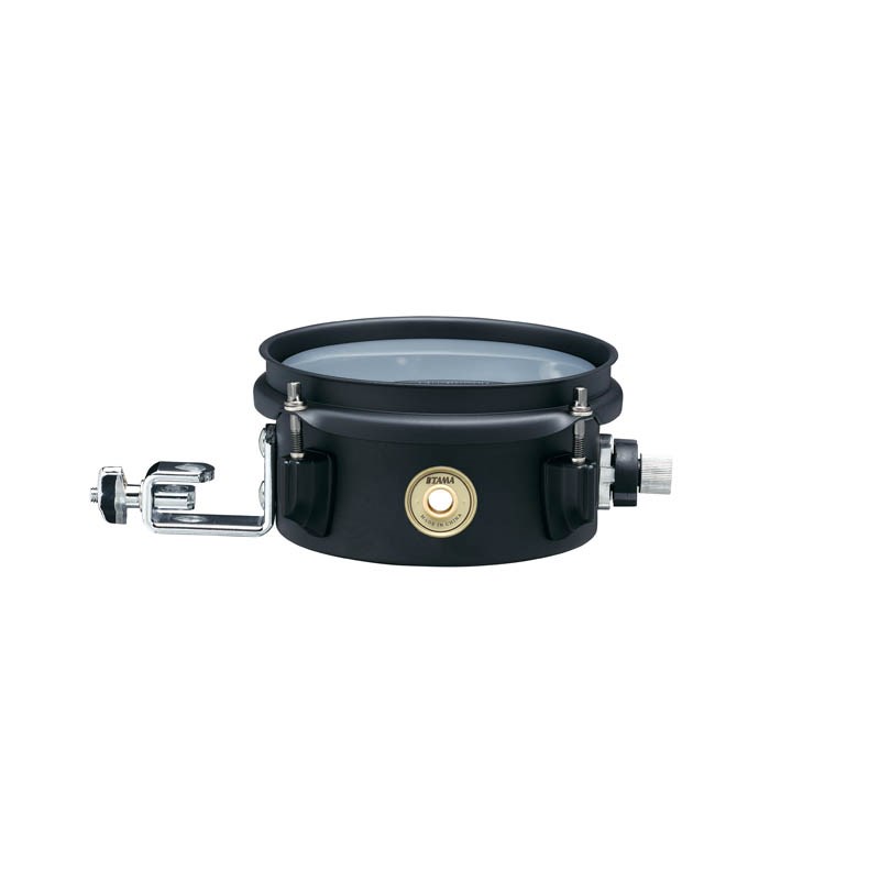 ■商品紹介Metalworks Effect Mini-Tymp Snare DrumMetalworks Effect シリーズは、手軽にパーカッシブなサウンドを得られるシングルヘッドタイプのスネアドラムです。深さ 3 というユニークなサイズで統一した 1.0mm 厚のスティールシェルを採用。発売済みの 14 口径モデルに加え、6，8，10 口径の 3 サイズをラインナップ。また、14 口径モデル同様に、新開発の Mod-Tone System を搭載しており、ワンタッチでスナッピーの ON/OFF の切り替えができる上、スナッピーのヘッドへの当たり具合の微調整も可能。シングルタムアタッチメント (MC69) が付属していますので、手軽にセットアップに組み込むことができます。■仕様詳細＜スペック＞サイズ：6×3シェル：1.0 mm Steel (Matt Black Finish)フープ：1.6 mm Triple Flanged Hoop (Matt Black Finish) / 4ラグ / テンションボルト：MSL80TBK / MS642SHPBNスナッピー：Mod-Tone System w/Half-set Snare Wireヘッド：TAMA Original Clear Head付属品：シングルタムアタッチメント（MC69）、チューニングキー検索キーワード：イケベカテゴリ_ドラム_スネアドラム_TAMA_新品 SW_TAMA_新品 JAN:4549763230591 登録日:2021/04/21 スネア スネアドラム タマ 星野楽器