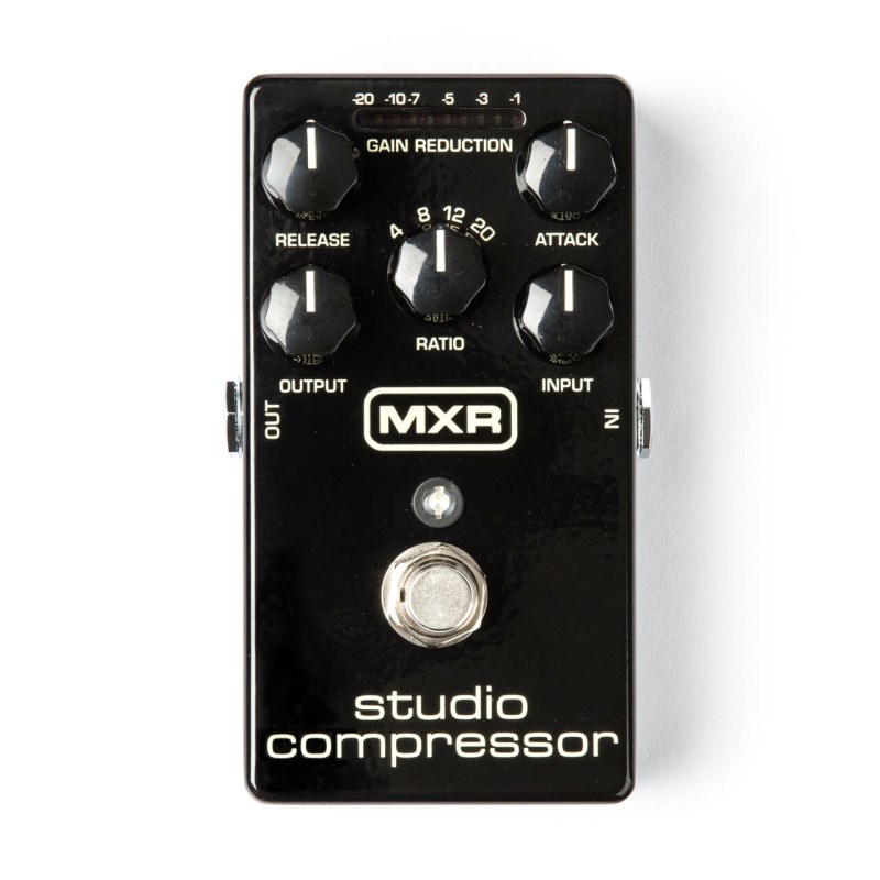 ■商品紹介M76 studio compressor は、レコーディングスタジオからライブステージまで、素晴らしいコンプレッション・サウンドをもたらします。独自のCHT（コンスタント・ヘッドルーム・テクノロジー）により余裕のヘッドルーム・パフォーマンスが得られます。10個のLEDによるゲインリダクション・メーターにより、コンプレッションの効き具合を目視可能。また、お馴染みのダイカストシャシーや耐久性抜群のスイッチなど、技術は最新でありながらもクラシックが融合されたモデルと言えます。■SPECIFICATIONSInput Impedance ：1 MΩOutput Impedance ：600 ΩMax Input Level ：+14 dBVMax Output Level ：+8.5 dBVFrequency Response：±1 dB， 20 Hzto 20 kHzNoise Floor ：-90 dBVTHD ：＜ 0.5%Gain ：31 dBCompression Ratio ：4:1， 8:1，12:1， 20:1Attack Time ：20 micro second to 800 micro secondRelease Time ：50 ms to 1.1 sBypass ：True HardwireCurrent Draw：LEDs OFF 14 mALEDs ON 19 mAPower Supply ：9 volts DC■仕様詳細※塗装面のクリアーコート研磨作業の仕上げ都合により、細かいキズが入っている様に見えます。予めご了承ください。検索キーワード：イケベカテゴリ_エフェクター_ギター用エフェクター_ダイナミクス系_コンプ・リミッター_MXR_Compressor_新品 SW_MXR_新品 JAN:0710137090712 登録日:2016/02/06 エフェクター コンパクトエフェクター ストンプボックス