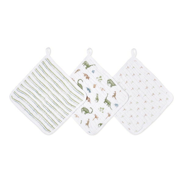 商品説明★ aden + anais essentialsは、大人気のコットンモスリンを使ったスワドルをはじめ、ビブ、ブランケット、スリーピングバッグ(スリーパー)などの定番商品を【毎日たくさん使って欲しい】という想いから誕生したエイデンアンドアネイの姉妹ブランド。こちらは、aden + anais essentials(エイデンアンドアネイ エッセンシャルズ)のウォッシュクロスです。★ 厚みのある3層構造のダブルガーゼで、赤ちゃんのお肌にやさしい柔らかな使い心地が特徴です。★ 大きめサイズのため、お口拭きやよだれ拭き、赤ちゃんの沐浴布としてなど、多用途にお使いいただけます。さらに、ループ付きなので入園グッズとしても活躍する便利な一枚です。★ 生まれてすぐの新生児期から幼児期まで、長く使えて便利なウォッシュクロスは、いつも一緒に持ち歩きたい便利な一枚です。★ ちょっとした贈り物としてもおすすめです。★ 洗い替えに便利な3枚セット★ 洗濯機で洗え、いつも清潔に保てます ※タンブラー乾燥はお避けください※糸の太さや織り方の違いにより、aden + anais の製品と風合いが若干異なります※商品により柄の出方が異なる場合がございます。※お使いのモニターにより、実際のものと色が異なる場合がございます。スペック* 素材: コットン100%* サイズ: W27.5×D27.5cm※製造の都合により、サイズには若干の誤差が生じる場合がございます。