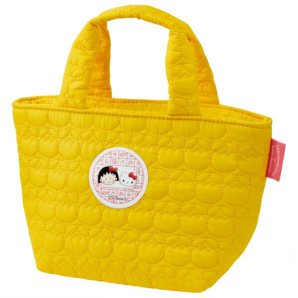 商品説明★ 内側は保温・保冷効果のあるアルミ蒸着素材。★ 保冷剤などを入れられるメッシュポケット付き。※洗濯はお避けください。汚れた場合は水またはぬるま湯で薄めた中性洗剤を柔らかい布に含ませ、汚れをふき取って下さい。※防水加工されておりませんので、バッグ内に溜まった水分が染み出てくる場合があります。スペック* 商品サイズ:横300×高さ180×マチ120mm(持ち手含まず)※縫製品につき、多少の誤差が生じます。予めご了承下さい。* 品質表示:表地:ポリエステル裏地:アルミ蒸着