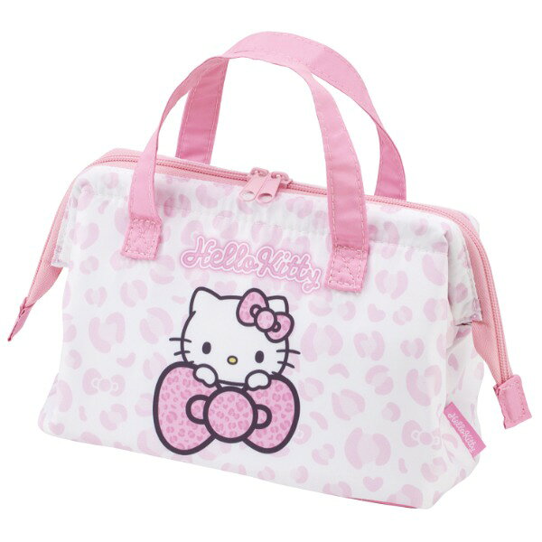 商品説明★ 便利でかわいいがま口ランチバッグ。★ 内側は保冷に優れているアルミ蒸着素材。★ 保冷剤などが入るメッシュポケット付き。※防水加工はされておりません。※洗濯機・乾燥機のご使用はお避けください。※ご使用の際はパッケージの説明書きをよくお読みください。※掲載画像はあくまでイメージです。実際の商品とは色・柄等が異なる場合がございます。何卒ご了承ください。スペック* サイズ：幅22×奥行11.5×高16cm(持ち手部除く)* 材質…・表地：ポリエステル・裏地：アルミ蒸着フィルム