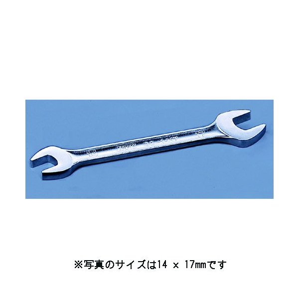 商品説明★ 従来のやり形よりヘッド幅を極力小さく、力の加わる部分にボリュームを持たせた「新やり形ヘッド」を採用しています。[[R1]]型断面構造採用で、軽量でしなりに強くなっています。サイズ表示は大きく見やすい鍛造浮き出し刻印です。[用途]・汎用工具スペック* 二面幅寸法(インチ): 5/8×3/4* 全長(mm): 192* 頭部厚さ(mm): 7.5* 原産国: 中国* 質量: 133g[材質/仕上]* 合金工具鋼* 表面処理: クロムメッキ