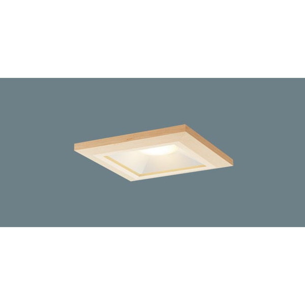 スペック* 光源…　・LED(電球色タイプ)1個　・色温度：2700 K　・光源寿命40000時間(光束維持率70%)* 寸法・質量…　・埋込穴角：□100 mm　・埋込高：80 mm* 器具光束:400 lm* 電圧:100 V* 消費電力:4.5 W* 消費効率:88.8 lm/W* 木製枠 白木* Ra83* 60形電球1灯器具相当* 55度までの傾斜天井に取付可能* 入力電流(100V時):0.1 A※ 調光操作不可※ 配光については斜天井対応となっていません。※ 施工時、埋込高さは80mm必要となります。※ 直下近接限度10cm
