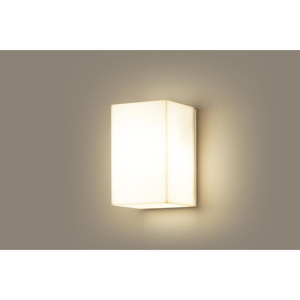 商品説明* 光源：LED電球小形電球タイプ5.0W1灯（E17）（電球色）* 色温度：2700K* 光源寿命：40000時間（光束維持率70％）* サイズ…・幅：120mm・高：190mm・出しろ：120mm* 質量：0.5kg* 全光束：335lm電圧：100V消費電力：5W消費効率：67lm/W* デザイン分類：Casual* 【アクリルカバー】乳白* 壁直付型・据置取付型、拡散タイプ・密閉型* 高演色Ra90* 壁面・据置取付専用* 40形電球1灯器具相当* 密閉型* LED電球専用商品* 入力電流（100V時）：0.086A* 調光操作不可