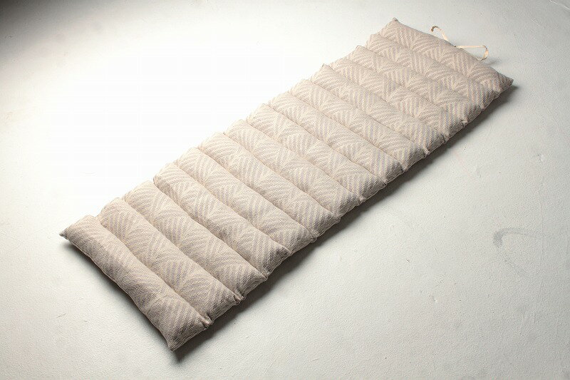 商品説明★ ざっくり感のあるコットンの心地よい手触りと風合いやアンティークやヴィンテージにもあうナチュラルなデザインがおすすめ。★ 通気性の良い綿で足元さらり。年中使えるタッチ感もインド綿の人気の秘密です。スペック* サイズ:43×120c...