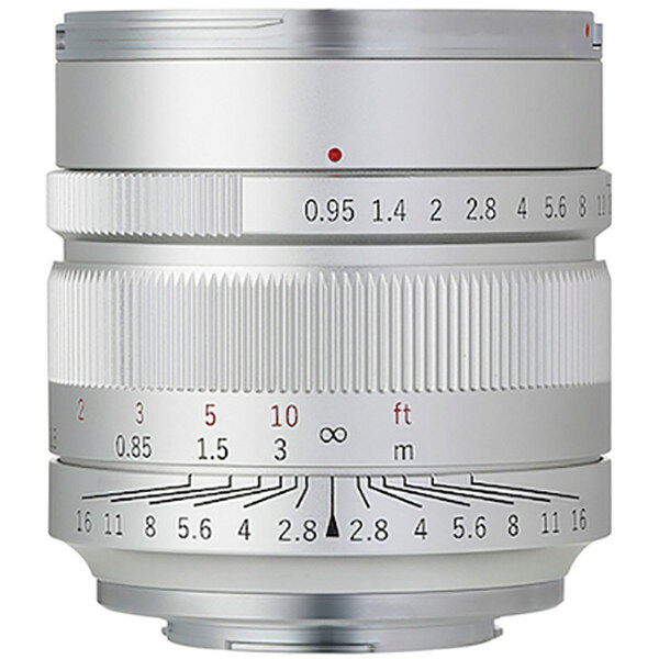 商品説明★ SPEEDMASTER 17mm F0.95は、マイクロフォーサーズ規格の特長を最大限に活かした大口径、広角レンズです。★ 開放F値は0.95と驚異的な明るさを実現、柔らかく美しいボケが被写体を際立たせ、全体を階調豊かに表現します。★ レンズ構成は、高屈折低分散ガラスレンズ4枚とEDレンズ1枚を使用した9群12枚、35mm判換算で35mmレンズ相当の画角で、風景やスナップ、また、舞台や夜景のような暗所での撮影など、1本で幅広い表現が楽しめます。★ 外観はカメラボディとレンズのバランスを考慮し、大口径ながらコンパクトに抑えた設計となっています。スペック* 焦点距離：17mm(35mm判換算：35mm相当)* レンズ構成：9群12枚(EDレンズ1枚、超高屈折率ガラスレンズ4枚)* 対応撮像画面サイズ：マイクロフォーサーズ* フォーカス：MF(マニュアルフォーカス)* 絞り：F0.95-F16、絞り羽根：8枚* 最短撮影距離：0.3m* 最大撮影倍率：0.07倍* フィルター径：58mm* 対応マウント：マイクロフォーサーズ* サイズ：Φ66mm×75mm 質量：約460g* 専用フード付属※ご使用時にはカメラの「メニュー」-「レンズなしレリーズ」を「ON」にしてください。