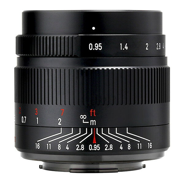 商品説明★ 七工匠(しちこうしょう)7Artisans 35mm F0.95は、APS-C用の超大口径標準レンズです。★ 滑らかで美しいボケ味や、光量の少ない場所での手持ち撮影、被写体ブレを防ぐ高速シャッターでの撮影など、大口径レンズの特徴を活かした表現が楽しめます。★ 絞りリングは、クリック感のない無段階式なので操作音がなく動画撮影にも便利です。★ 外観はブラック塗装のマウントとスマートな形状で統一感のあるデザインを採用、F0.95の大口径でありながらAPS-Cの小型ボディとも相性のよいコンパクトな設計となっています。スペック* レンズマウント/焦点距離：ニコンZ/35mm(35mm判換算：54mm相当)* フォーカス：MF(マニュアルフォーカス)* レンズ構成： 8群11枚(ED特殊低分散ガラス2枚)* 対応撮像画面サイズ：APS-Cフォーマット* 最短撮影距離：0.37m* 絞り：F0.95-F16* 絞り羽根：12枚* フィルター径：52mm* サイズ：Φ62mm×59mm(マウント部除く)* 質量：約400g