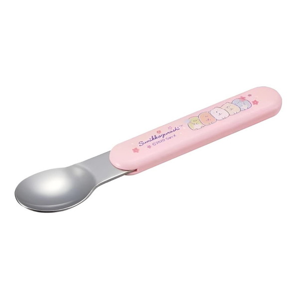 商品説明★ 持ち手にすみっコぐらしの絵柄のついたスプーンです。★ トリオセット(CT-20)に入っているものと同型です。★ 樹脂製のハンドルで、やさしい持ち心地です。★ 食器洗浄機・乾燥機が使えます。※メーカーの都合により、パッケージ・仕様・成分・生産国等は予告なく変更になる場合がございます。※上記理由でのご返品はお受けできませんので、事前お問合せなどご注意のほど宜しくお願いいたします。スペック* サイズ：27×136×H8mm* 内容量：1本* 耐熱温度：100℃* 材質：ABS樹脂* 生産国：日本