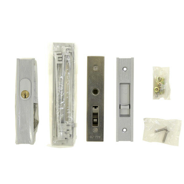 商品説明★ 商品説明防犯性能も高く、コストパフォーマンスに優れている★ 用途引き違い戸の汎用タイプの取替錠スペック* 仕様：・タイプ：召合せ錠・適応扉厚(mm)：25.5〜31* カラー：シルバー* 材質：アルミ* 付属品：キー(3本)