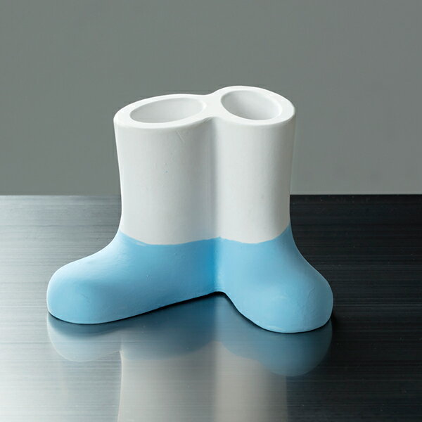 商品説明★ 珪藻土を利用した調湿機能のある歯ブラシスタンド★ 歯ブラシ後に差して置けば水滴を吸い取り洗面台を濡らしません★ カラーバリエーションがあるので、自分用のカラーを選べます★ 歯間ブラシ、T字カミソリ等も立てられます。★ 調湿が弱く...