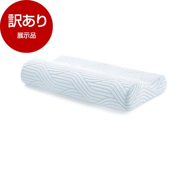 【 本商品をご購入希望のお客様へ 】◆メーカー保証はついておりません。ご使用後の製品不具合(破損を除く）については、当店での対応はできかねます。お客様にて各メーカー窓口にお問い合わせください。（また、正規緩衝材が一部欠品している為、弊社配送センターより養生した上で発送となります。）◆本商品は展示品につきスレ・傷のある商品となります。また外装に破れ・汚れがございます。◆配送に起因する破損・不具合の場合、返品・返金の対応をさせていただきます。商品説明★ エルゴノミックな形状が象徴的なテンピュール(R) オリジナルピローに、心地よくひんやりする肌ざわりの革新的なスマートクールカバーを新採用。★ 横幅ゆったりの人気海外モデル。通常のオリジナルピローよりも横幅が約11cm広く、大きな寝返りにも安心してお使いいただけます。★ 波型の独特な形状が頭部から首筋に沿うようにフィットしながらサポート。★ 余分な熱を逃がすスマートクールカバーを採用。柔らかな肌触りで一年を通してより爽やかな使い心地を保ちます。★ カバーは取り外して洗濯機で洗え、手軽にお手入れができます。★ 肩幅が狭く華奢な体形の方・身長が170cm以下の方におすすめ。スペック* サイズ: 幅61×奥行31×高さ8cm* 素材…・カバー: ポリエステル62%、ポリエチレン37%、ポリウレタン1%・中材: テンピュール(R)素材* 原産国: デンマーク