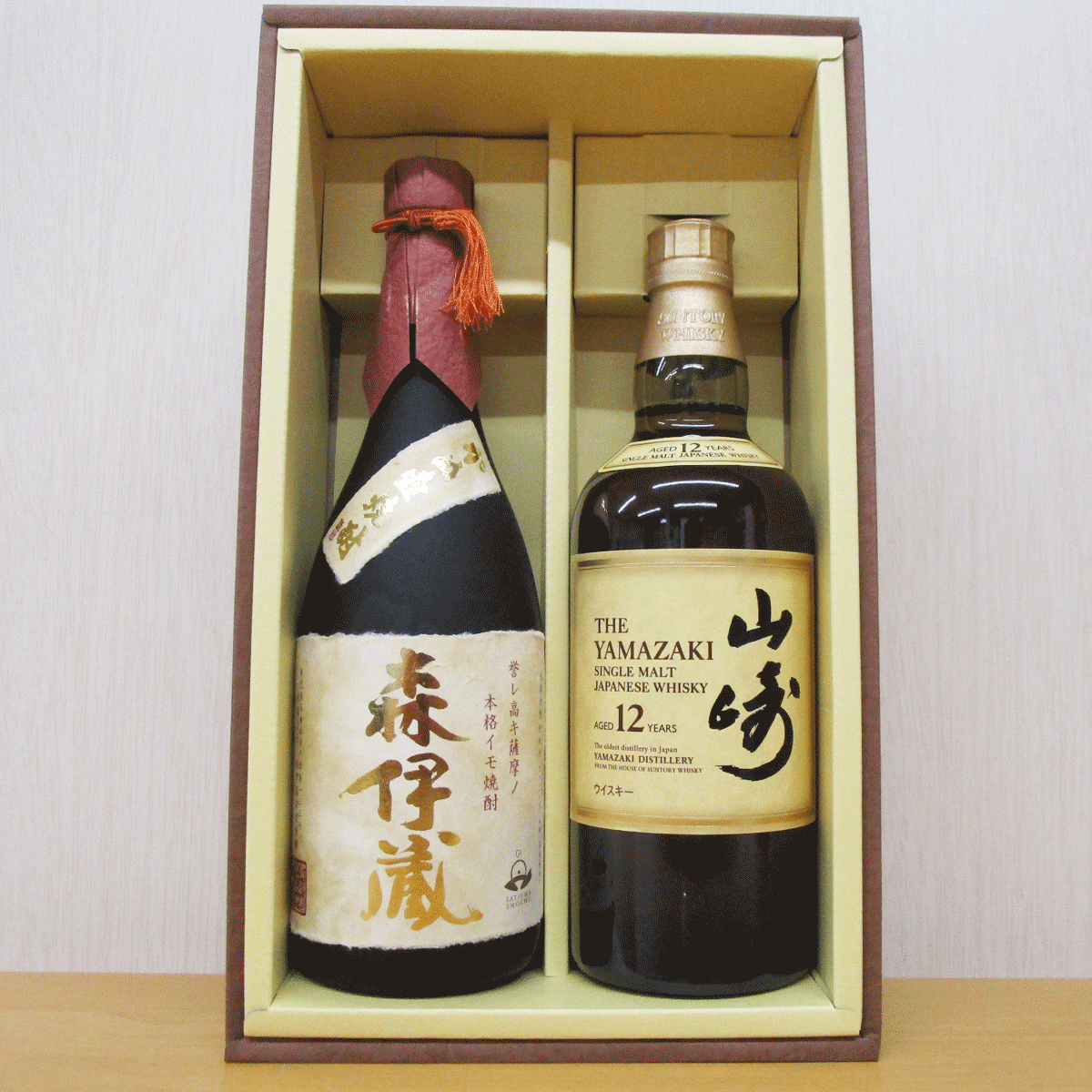 ウイスキー 森伊蔵金ラベルとサントリー山崎12年のセット ギフトカートン入り プレゼント 記念日 還暦 古希 喜寿 傘寿 米寿 誕生日 退職 内祝 ジャパニーズウイスキー 送料無料
