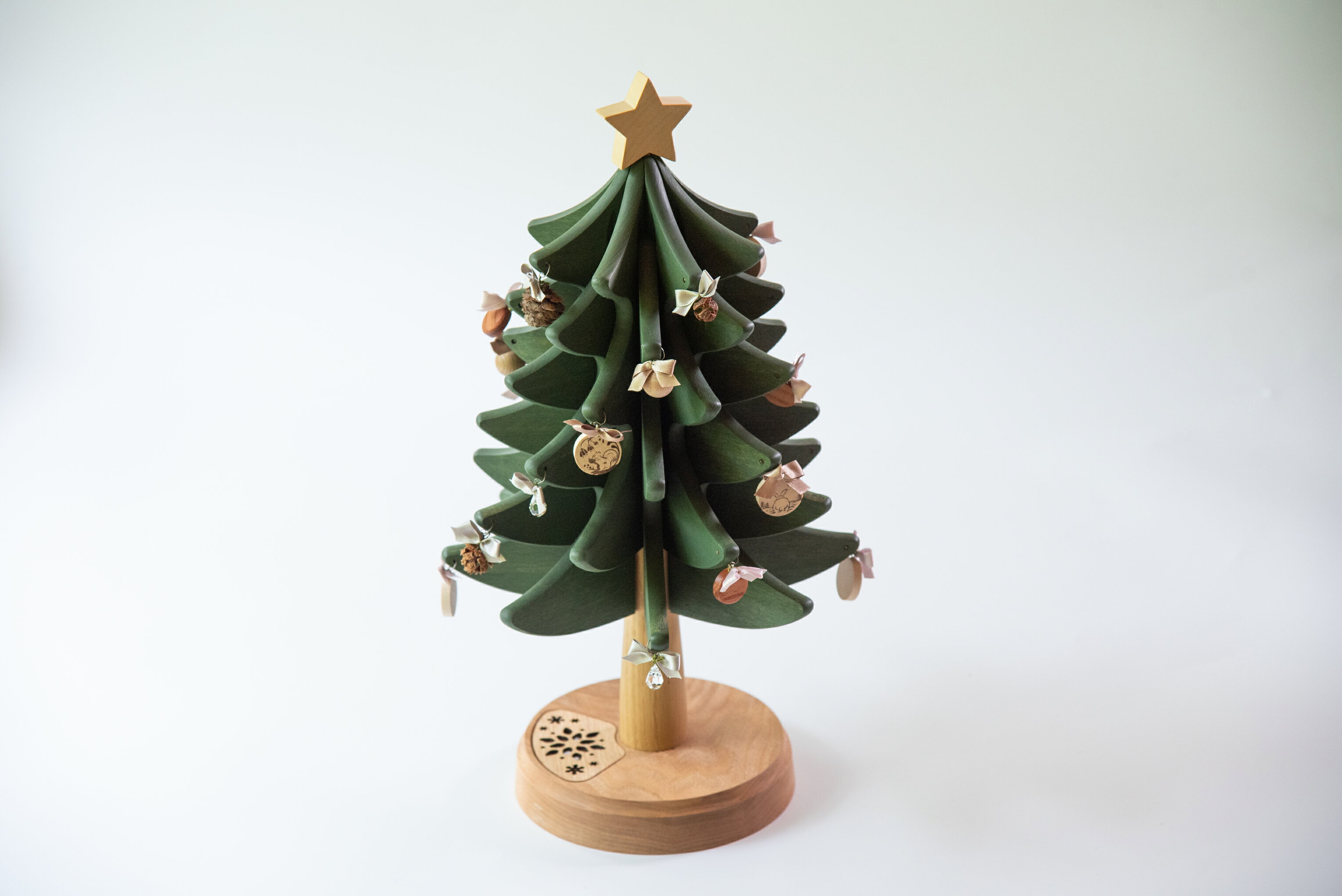 【クーポン】【ラッピング無料受付中】2026年10月新発売 木製 クリスマスツリー 冬の香り アロマディフューザー付 オークビレッジ oakvillage 02212-10G【包装紙不可】