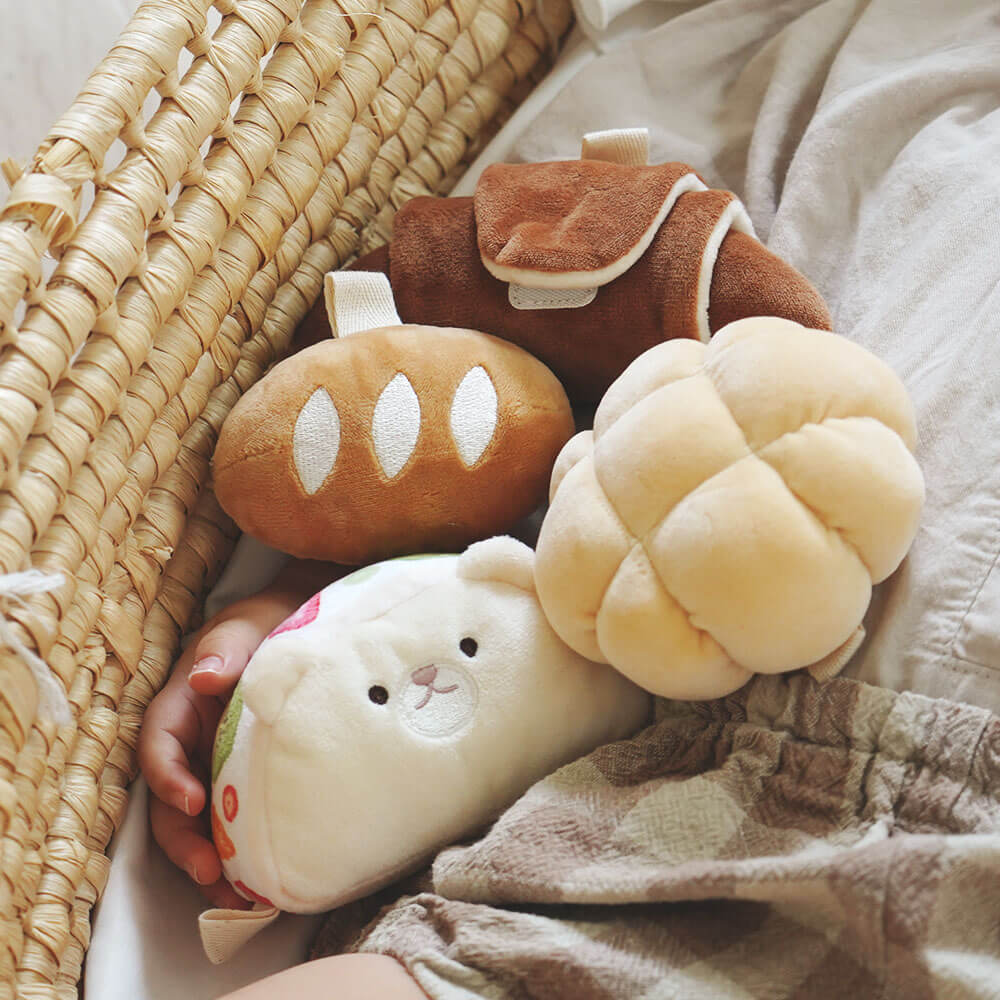 【ラッピング無料受付中】出産祝いに　もちっとラトル こぐまくんの焼きたてパン ...