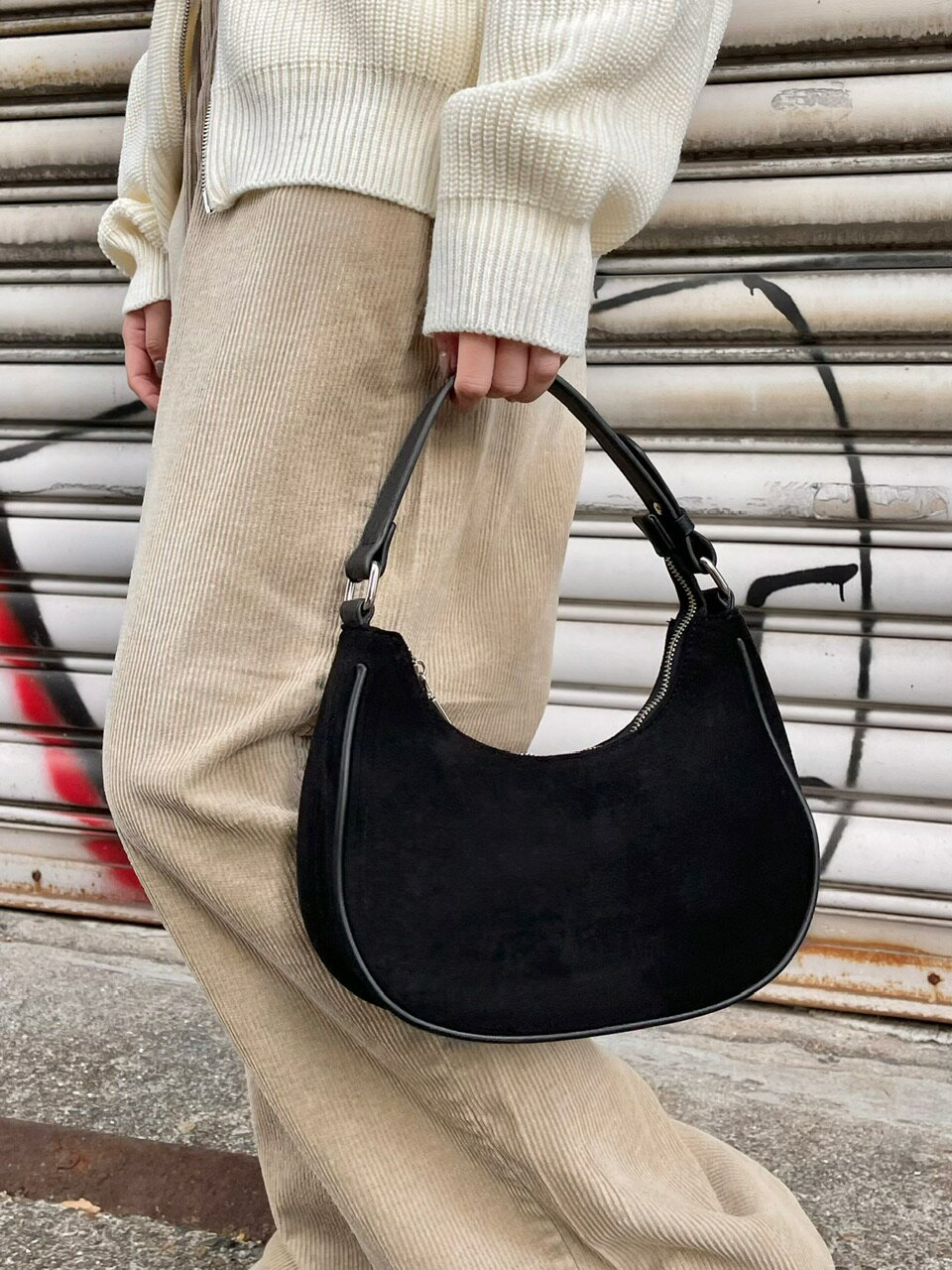 正規品【 Chikashitsu + suede moon hand bag (2color) 】 チカシツプラス ハンドバッグ バッグ 鞄 カバン スエードバッグ スエード Pressing pressing プレッシング プレッシングウェブショップ vandy the pink tripp nyc unknown london oy supplier unknown ガルフィー(4.0)