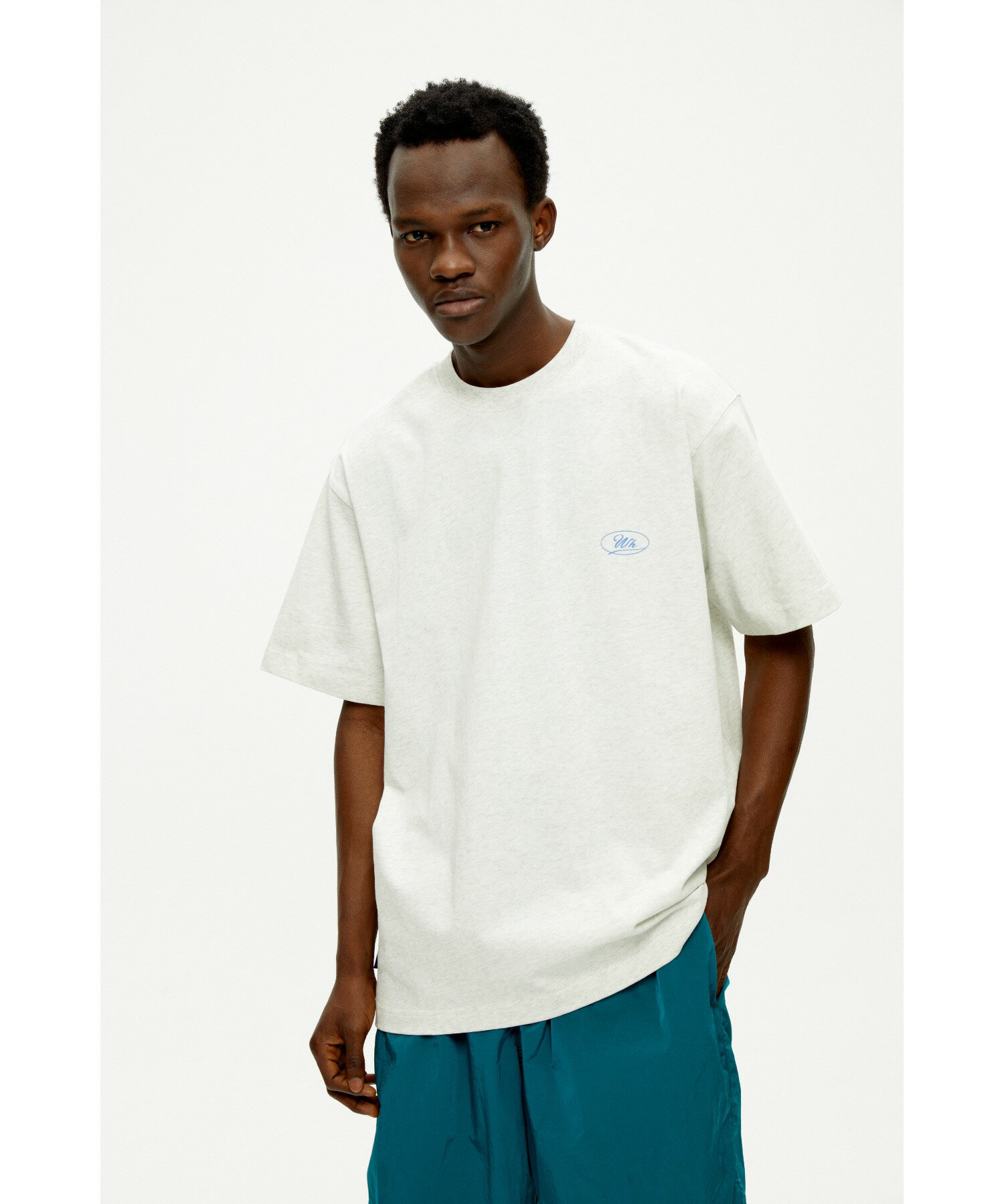 ♢?????サイズ L / XL 平置き採寸(cm) 肩幅：50 / 52 身幅：57 / 59 着丈：73 / 76 袖丈：23 / 24 ?カラー ブラック ネイビー ホワイト ?素材 コットン100% 着用モデル身長 メン...