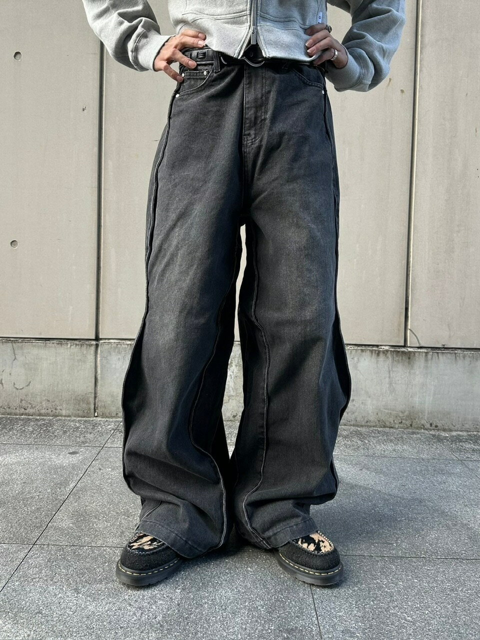Rakuten - 受注制【Chikashitsu +】wide curve denim pants