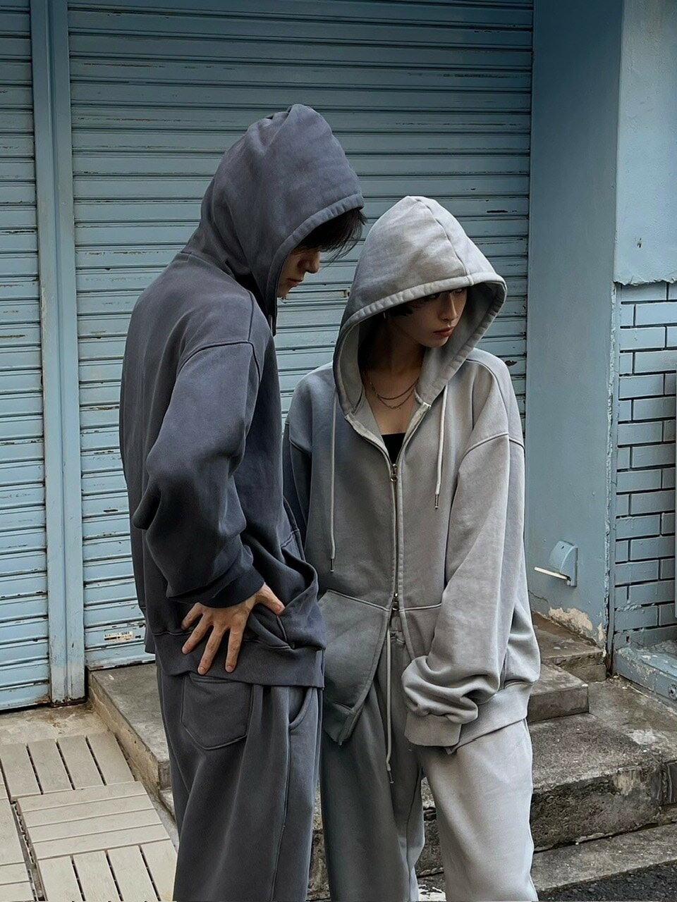 乐天商城 - 【Chikashitsu +】unisex semi cropped pigment wash hoodie (4color)