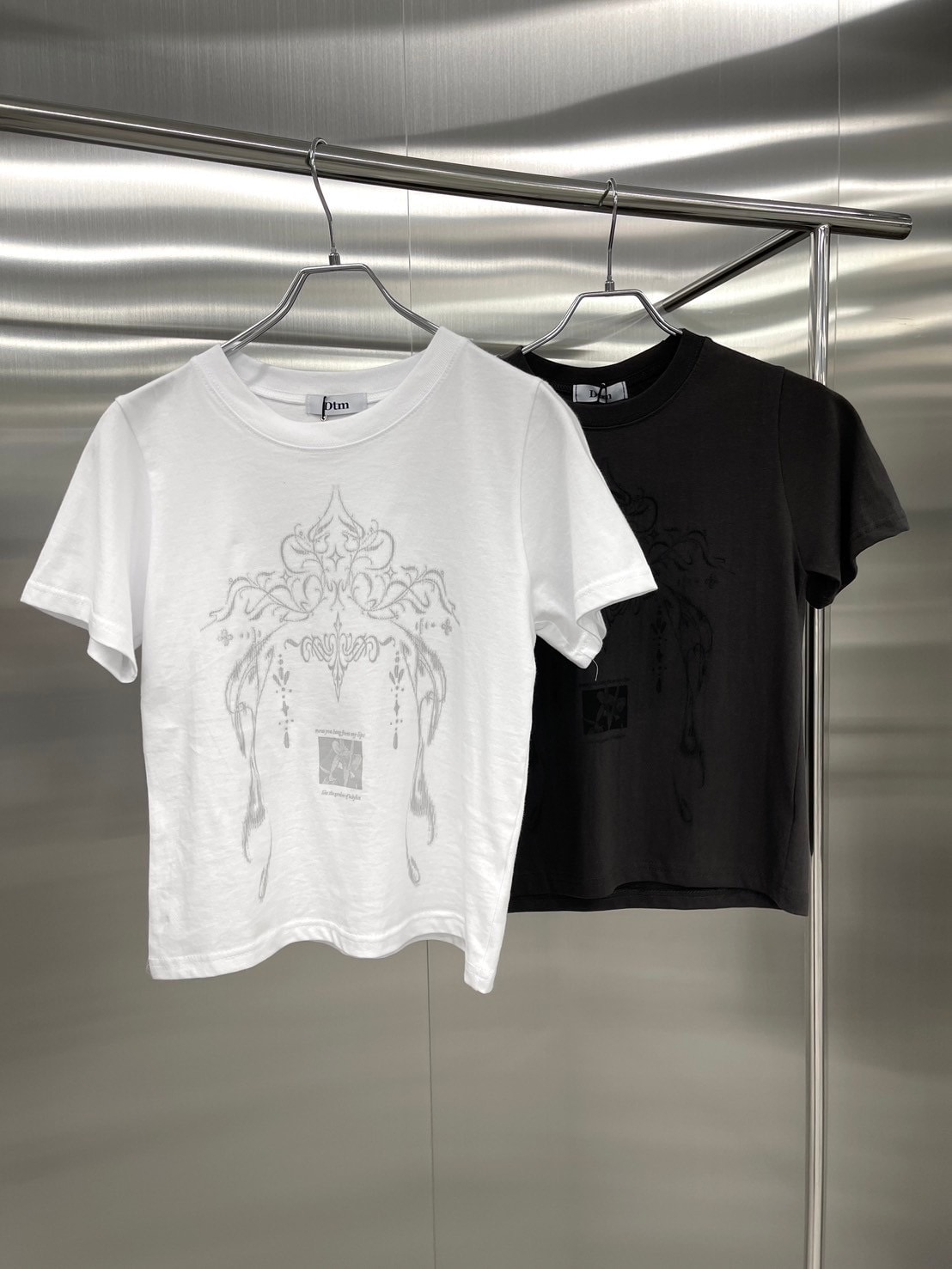 乐天商城 - 【nmtc +】design graphic crop tee 2 (2color)
