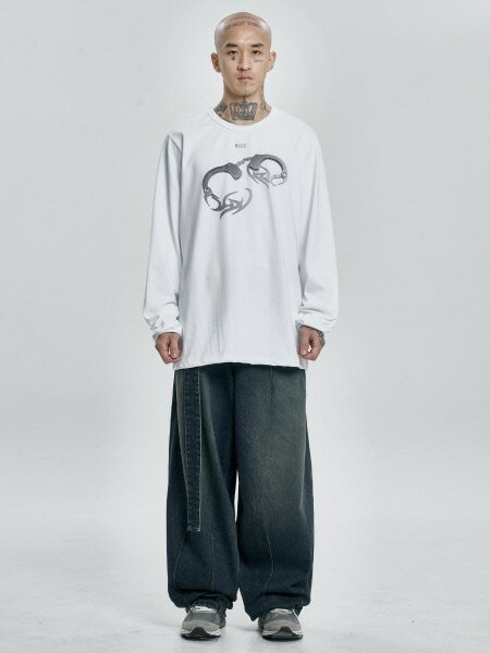 【SALE】正規品【AJOBYAJO Tribal AJO Handcuffs Long Sleeves T-Shirt】長袖トップス 長袖Tシャツ ロゴTシャツ プリントTシャツ オーバーサイズ ストリートファッシファッション ユニセックス