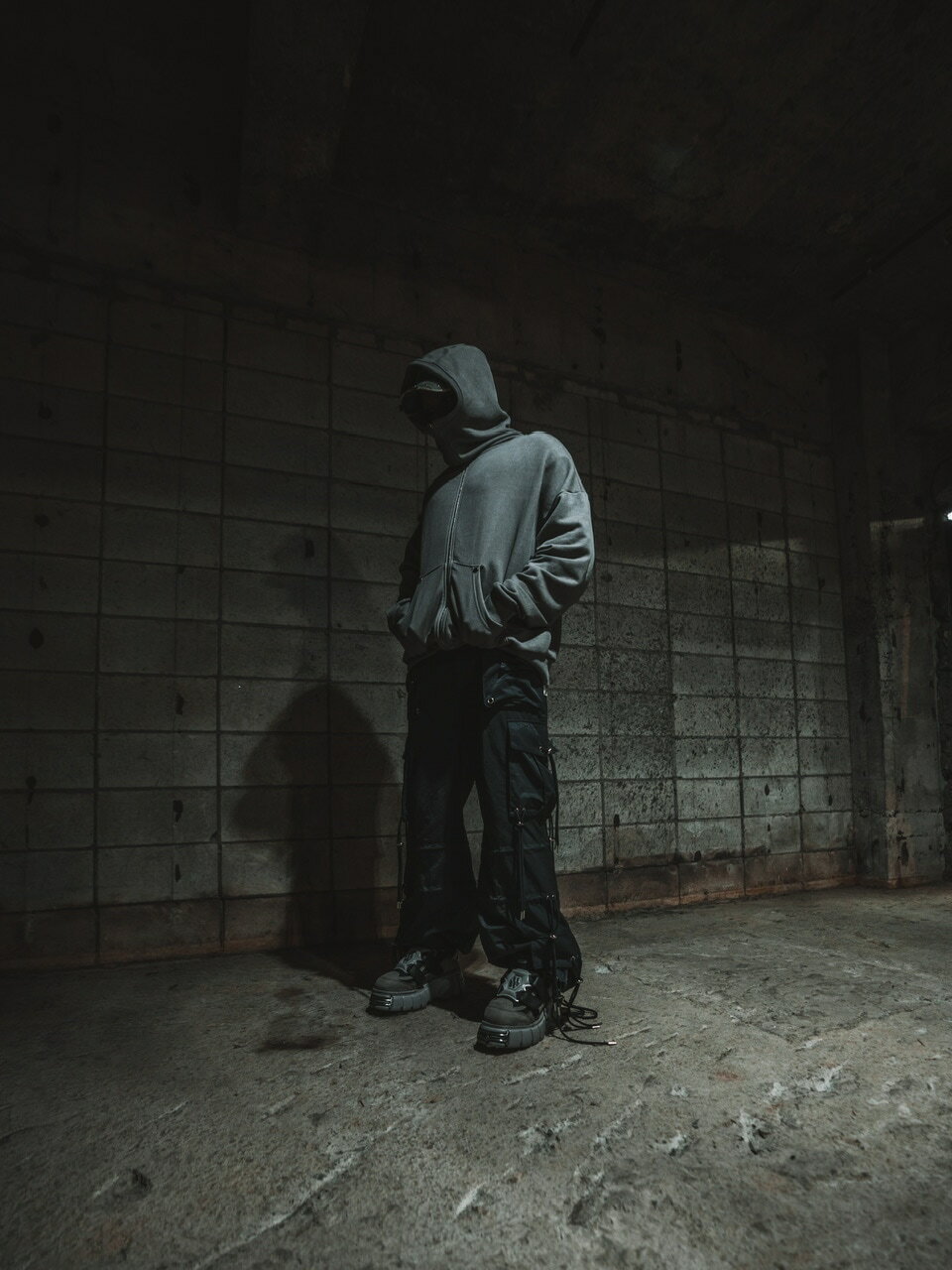 【SALE】正規品【DIG YOUR OWN GRAVE COBRA HOODY (2color)】ストリートファッション リベットフーディー ジップフーディー ジップパーカー 長袖フーディー 長袖パーカー 薄手パーカー グランジ 韓国ファッション 韓国 ストリート