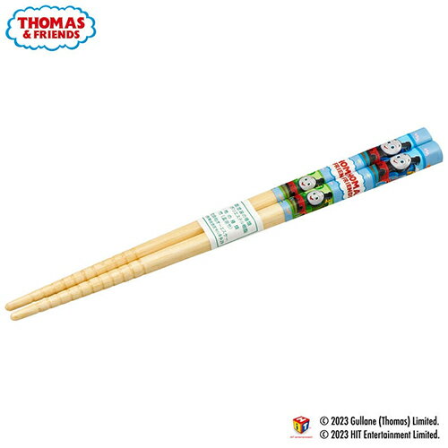 トーマスとパーシーのかわいいイラストがプリントされている、使いやすい『竹製のお箸』です。 箸先にはすべり止め加工がされているので、 小さなお子さまでも安心して使うことができます☆ 毎日のお食事の時間が楽しくなりそう♪ ※食器洗浄機・食器乾燥機の使用不可。 【サイズ】 約165mm 【素材】 天然竹 【生産国】 日本