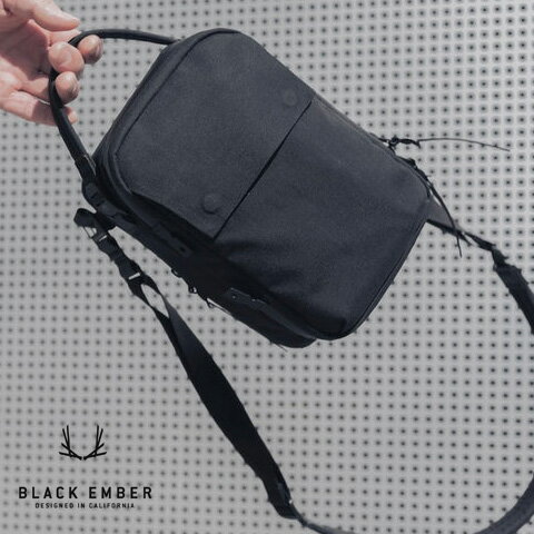 楽天プライマルストア【ブラックエンバー正規取扱店】Black Ember ブラックエンバー KOMPAK コンパック 7220033B 国内正規品 ショルダーバッグ ユニセックス 旅行 メンズ ブラック オレンジ ネイビー ナイロン バッグ 鞄