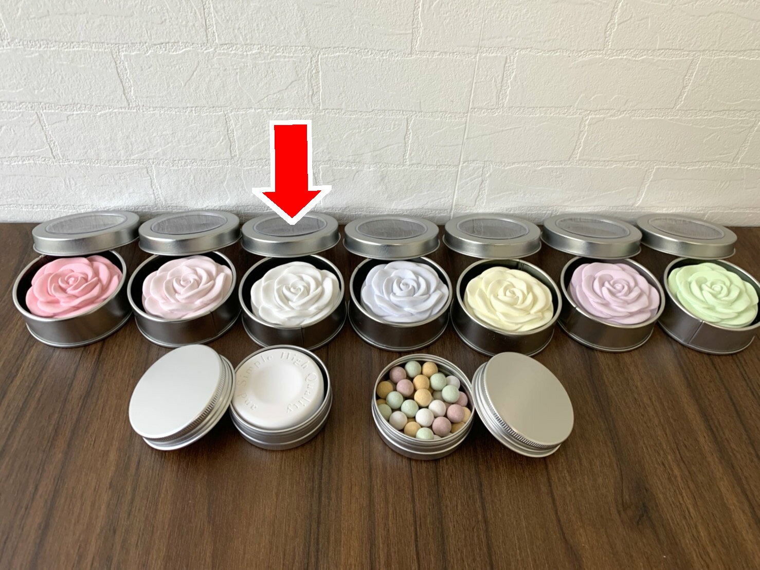 定形外発送 送料296円〜 アンドエスエイチ アロマストーンローズ ホワイト [ アロマ / ストーン / アロマオイル / アロマプレート / ディフューザー / エッセンシャルオイル / 香り / アロマグッズ / おしゃれ / 寝室 / 玄関 / デスク ]『1』