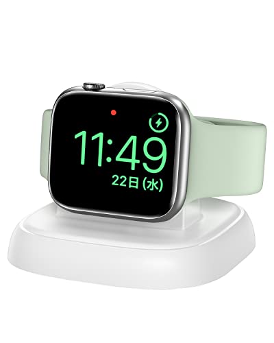 【Apple Watch専用充電器】この充電スタンドはApple Watch 2/3/4/5/6/7/8/SE/Ultra（38mm 40mm 42mm 44mmバージョンを含む）、Apple Watch Hermes、Apple Watch Nike、Apple Watch Studio等の全てのApple Watchと互換性があります。【新バージョン】この充電器は、旧バージョンに基づいてチップを改良したため、充電速度や発熱の問題などが改善されました。しかも磁気吸着性能も向上しました。【安定感のあるスタンド】スタンドの形になっていて、ベッドサイドのテーブルに置くことができ、寝るときにwatchを見るのに便利です。磁気吸着性能が強化されているため、縦置き時に外れる心配がありません。しかも底プレートが重量を増しているので、倒れにくいです。安定感のある充電器です。【急速かつ安全な充電】充電速度が従来の2.5時間から2時間未満になるとフル充電が可能で、しかも充電保護機能もあり、過電圧、過電流、過熱、および回路のショートを防ぐことができるので、急速かつ安全な充電が可能です。【持ち運びに便利】このワイヤレス充電器は小さくて、重さは卵1.5個とあまり違いません。場所を使わずに持ち運びやすいので、旅行や出張に便利です。