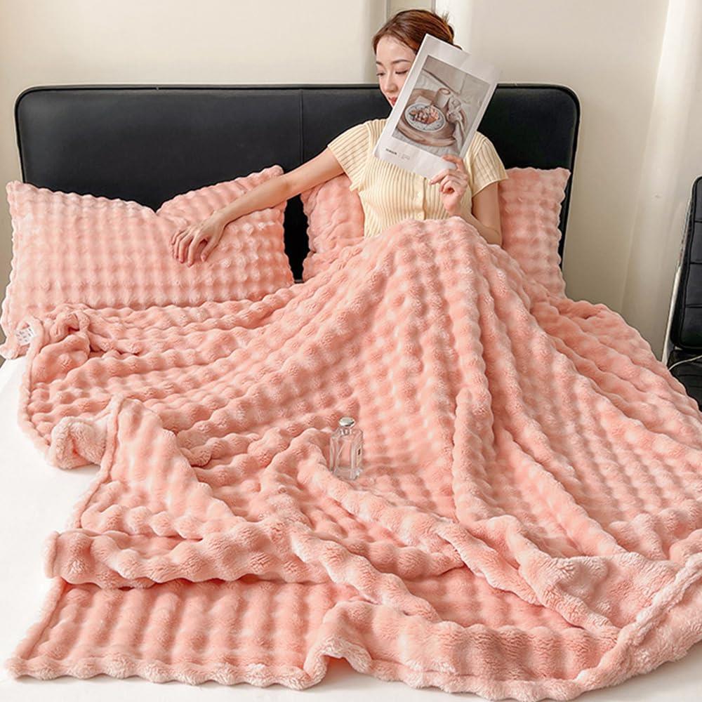 「§zz．luxi」毛布 軽量 ふわとろ毛布 ラビットファー調 夏向け 冷房対策 ブランケット シングル 薄手 夏掛け毛布 マイクロファイバー もこもこ もうふ 掛け毛布 毛抜けない 静電気防止 肌ふとん 柔らかく ふわふわ 洗える 吸湿 昼寝 高級 オールシーズン（ピンク（夏