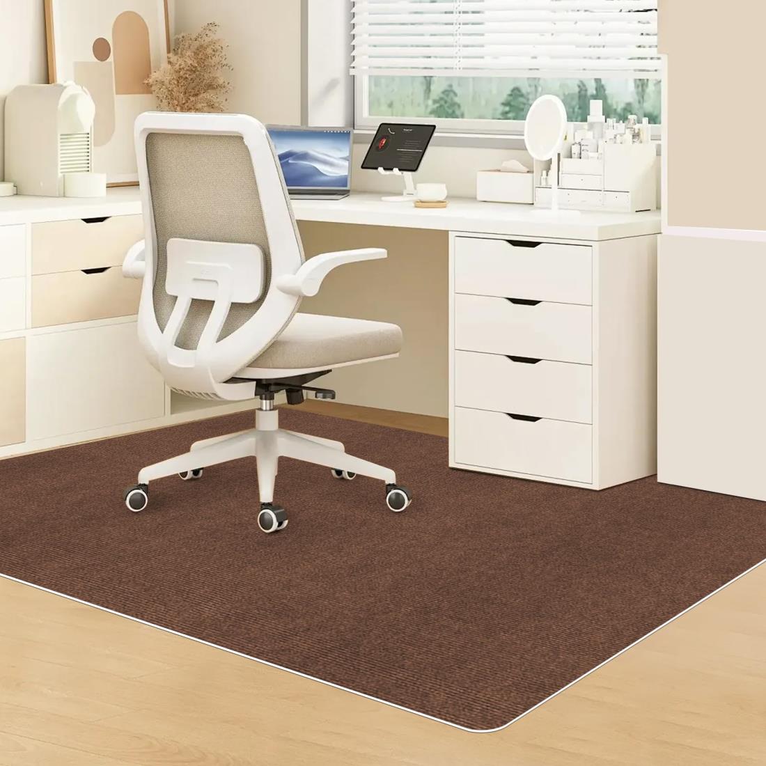 XIWEIYI チェアマット フロアマットゲーミングマット 床保護マット家具保護パッド キズ防止・防音傷防止マットズレない 吸着セルフ粘着TPR マット 厚み4mm 静音吸音 丸洗い可能160×140cm（ブラウン)