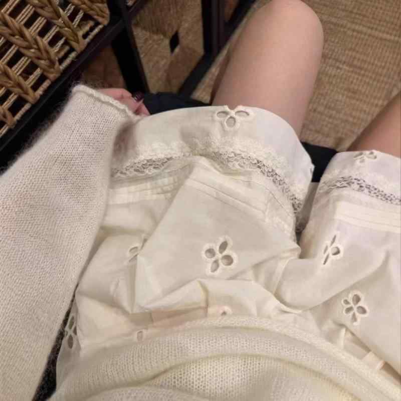 ・主な素材: 綿30-50%・パンツ丈: 3分丈・ウエスト: ゴム・厚み: 薄手・カラー展開: 杏色・サイズ展開: M,L・スタイル: カジュアル・デザイン: ベーシック・伸縮性: 微弾