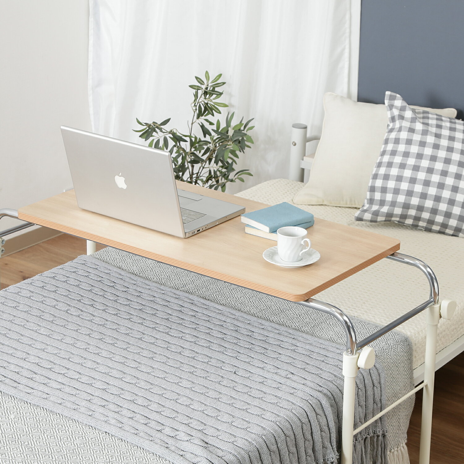 ＼ポイントUP＆クーポン配布でお得／【送料無料_b】伸縮式 ベッドテーブル サイドテーブル 介護 キャス..